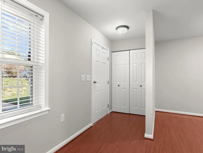 Building Photo - 9075 N Laurel Rd