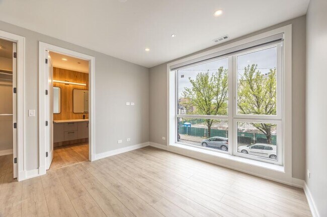 Building Photo - 2 bedroom in Chicago IL 60612