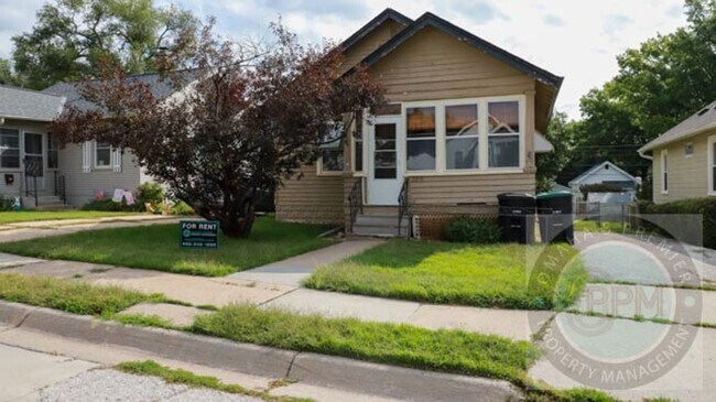 Primary Photo - Comfortable 1 Bedroom/1 Bathroom/Aksarben-...