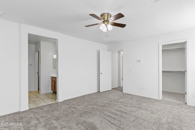 Building Photo - 40925 W Patricia Ln