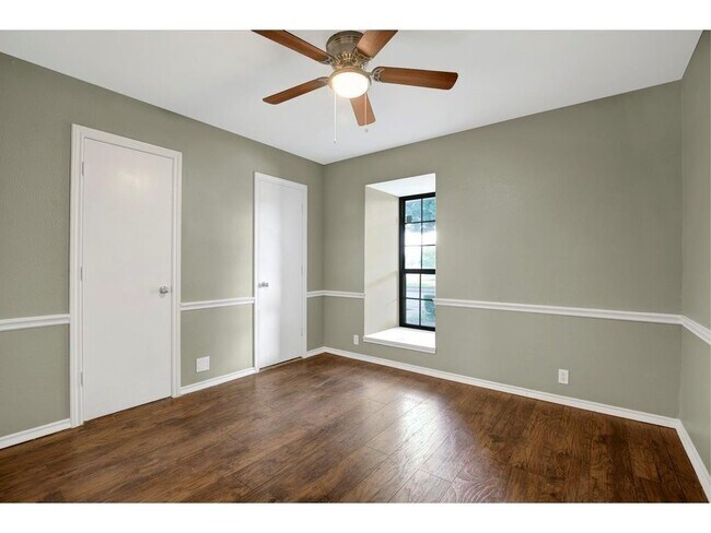 Building Photo - 100 Hacienda Dr