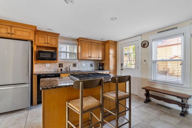 Building Photo - 181 Main St