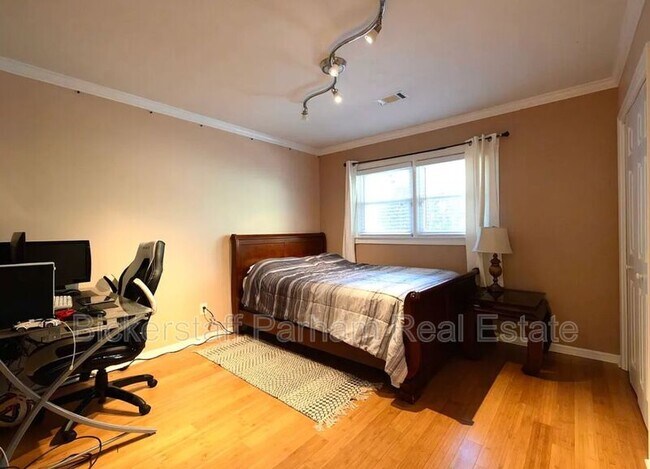 Building Photo - 5811 Canterbury Dr