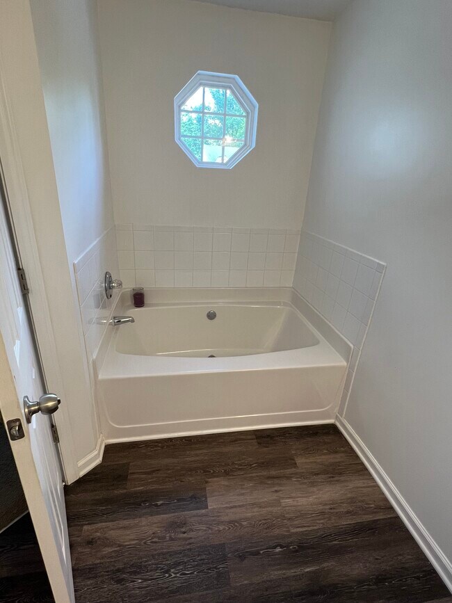 Master bath - 1263 Brookstone Rd