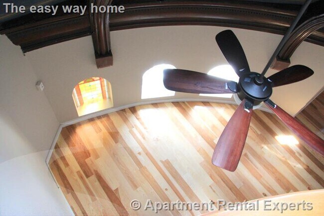 Building Photo - 17 Bow St