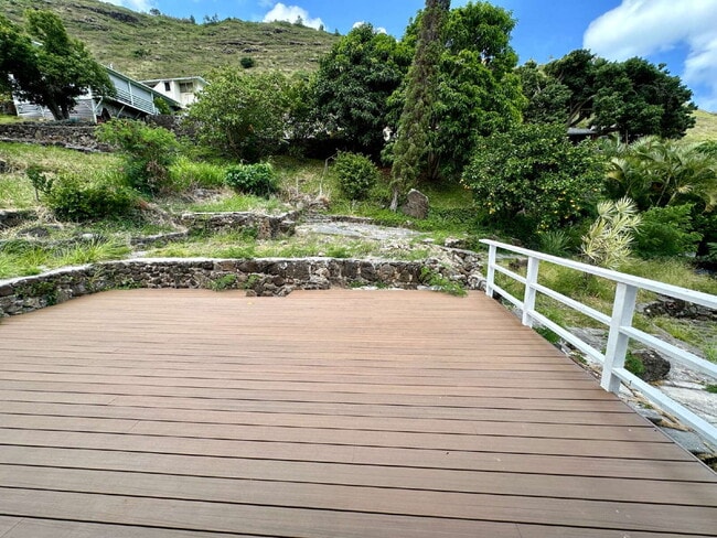 Building Photo - Renovated 3BR/2BA Home with Ocean Views – Aina Haina