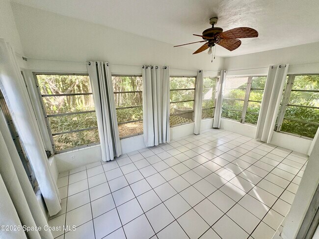 Building Photo - 6587 Towhee Dr