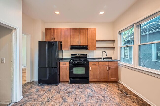 Building Photo - 3014 N Humboldt Ave