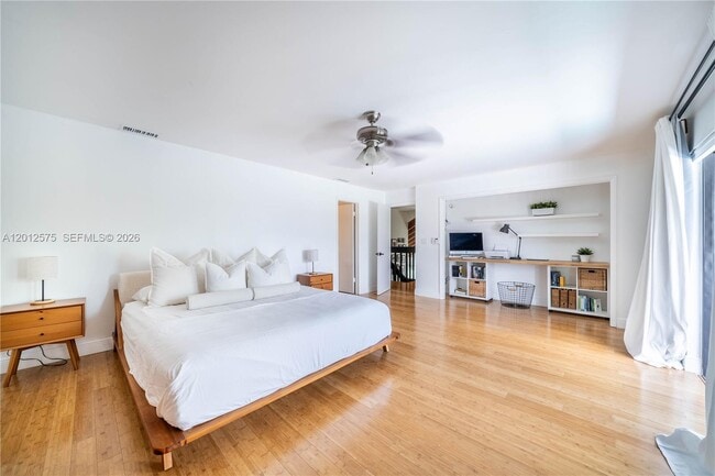 Building Photo - 330 SW 133rd Pl