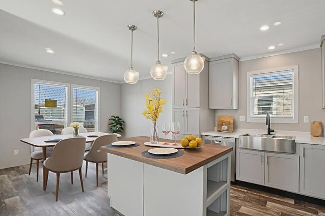 Building Photo - 1605 American Dr