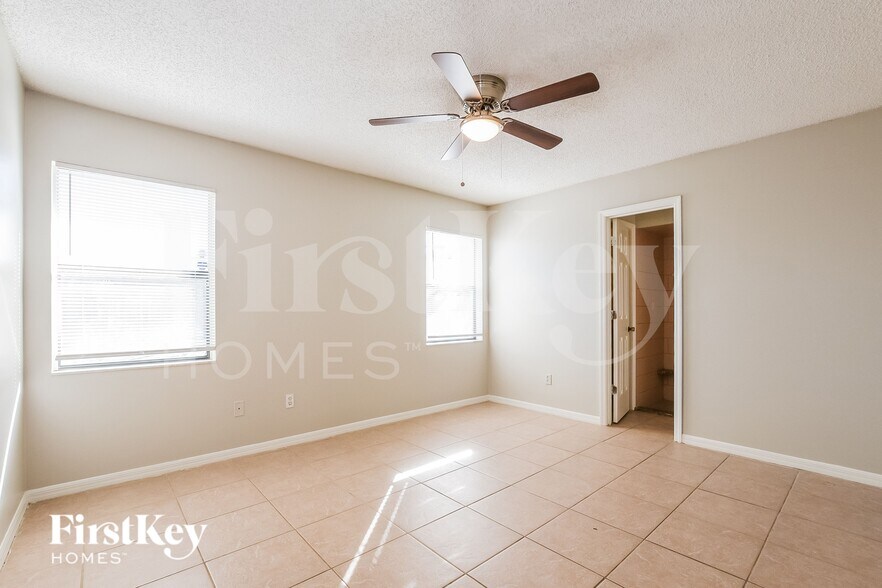 Building Photo - 3208 Buckland St