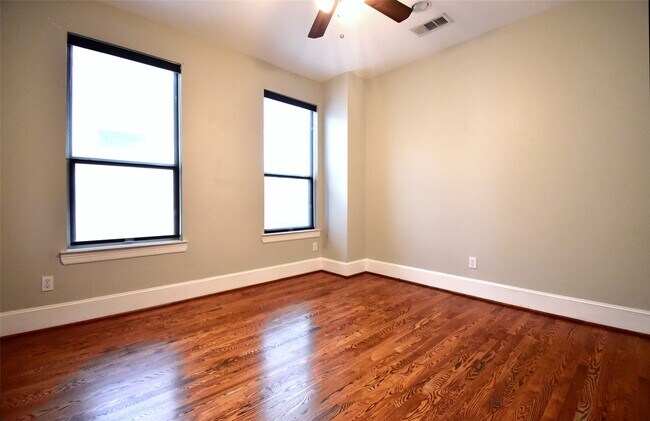 Building Photo - 1538 W 23rd St