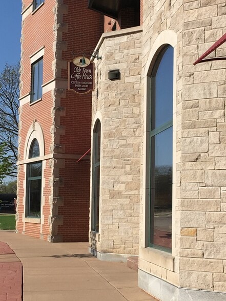 Building Photo - 203 S Main St