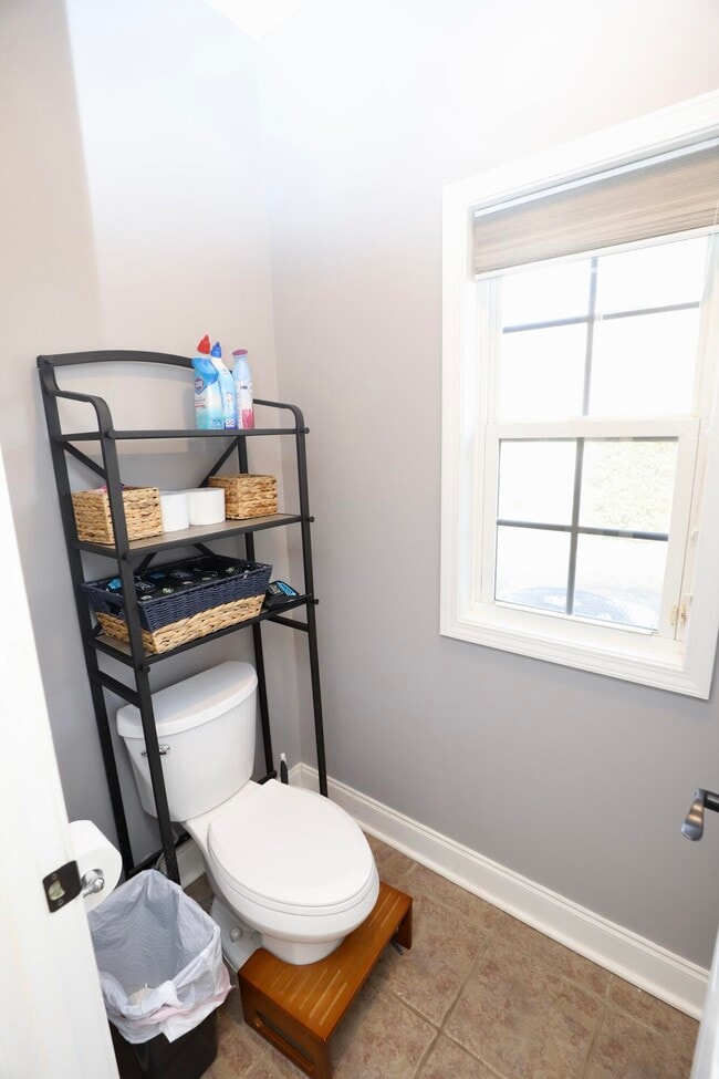 Building Photo - 1855 Beachforest Way