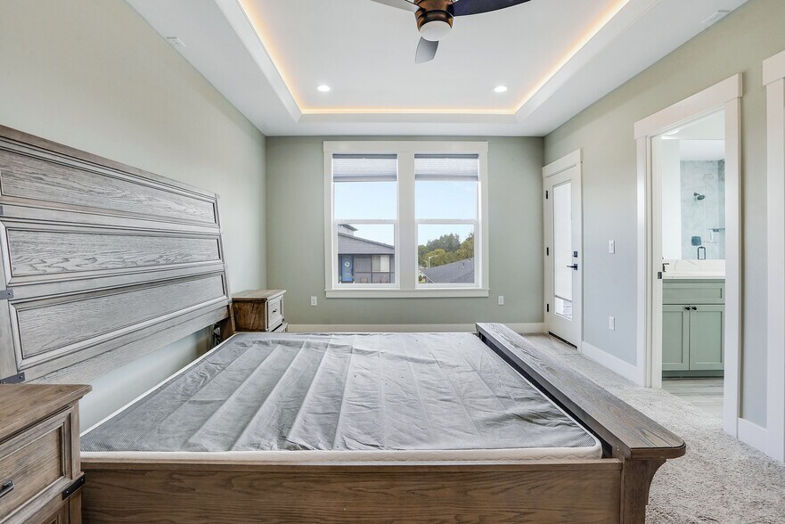 Building Photo - 1132 Thunderbird Ave S