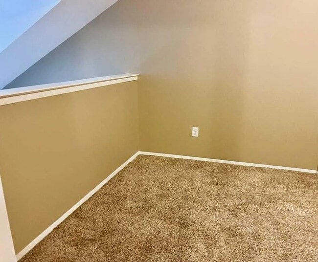 Building Photo - 15650 Stone Crossing Dr