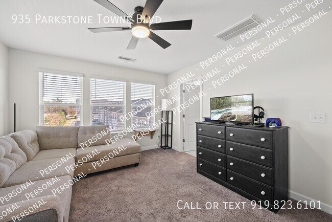 Building Photo - 935 Parkstone Towne Blvd