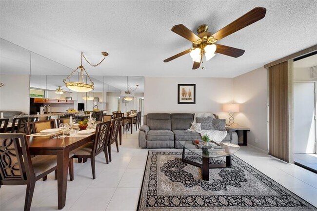 Building Photo - 5250 Las Verdes Cir