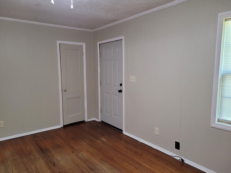 Living Room - 124 E Cherry St