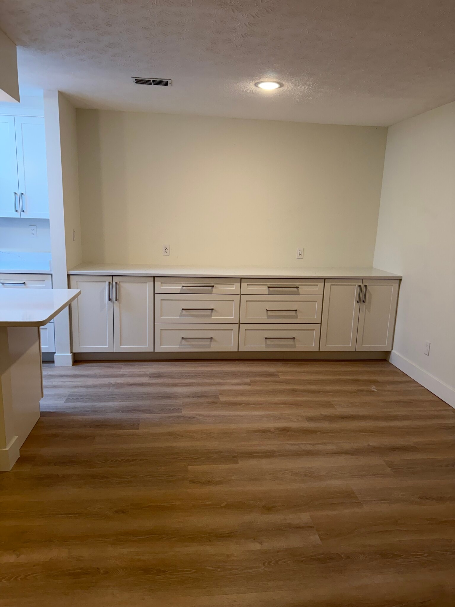 Lots of cabinetry - 120 Creekwood Dr