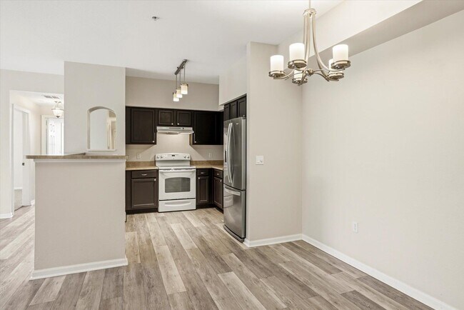 Building Photo - 2801 Chancellorsville Dr