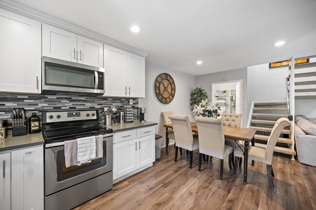 Building Photo - 3 bed 2 bath move-in ready unit.