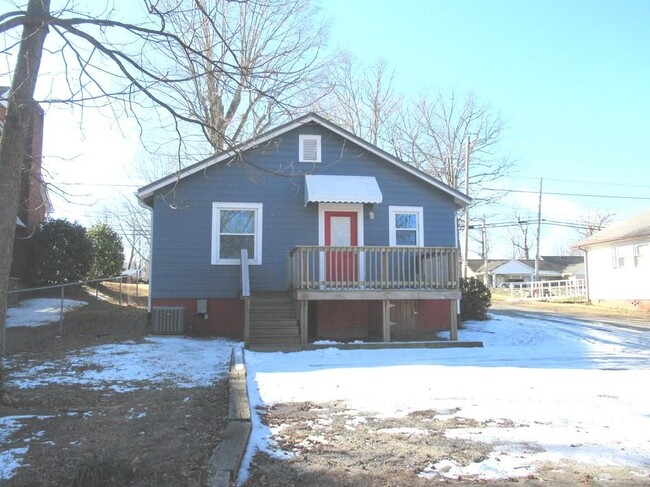 Building Photo - 1013 E Main St