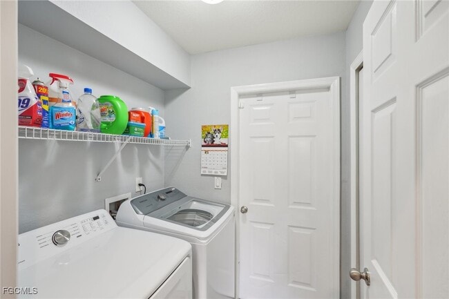 Building Photo - 940 Belmont St E