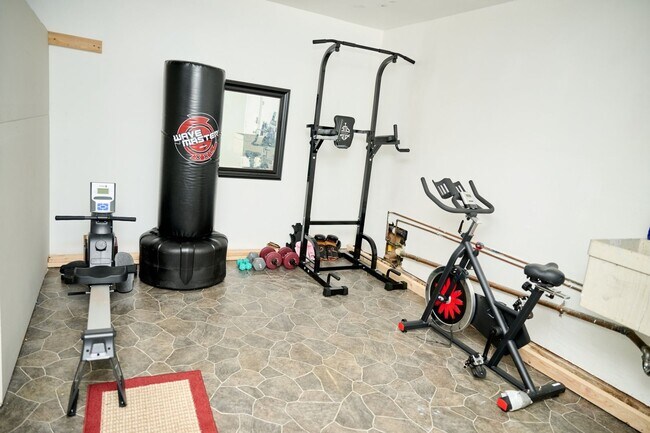 Building Photo - Spacious 4BR/2BA Furnished Home w/ Utilities, Mini Gym & Large Fenced Yard – Pinefield, Waldorf MD