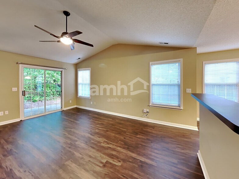 Building Photo - 114 Ridge Lake Dr