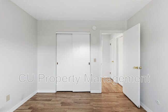 Building Photo - 1903 Sumac Dr