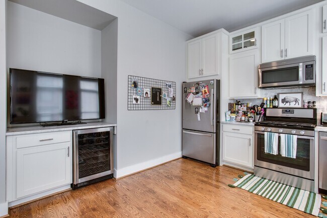 Building Photo - Marvelous Modern Mt Vernon Two-Bedroom!