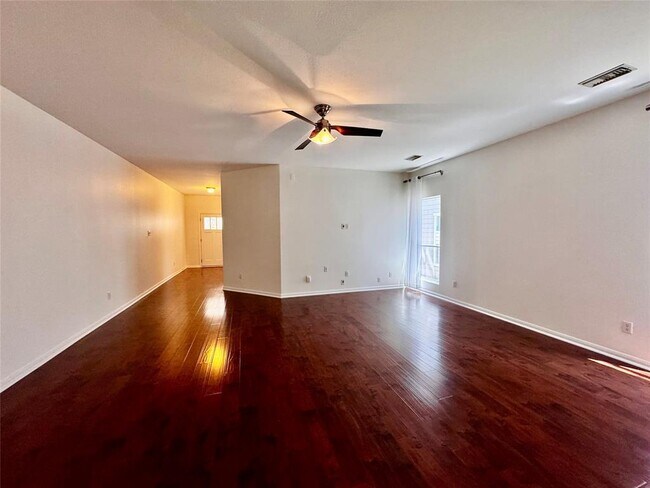 Building Photo - 2209 Independence Dr