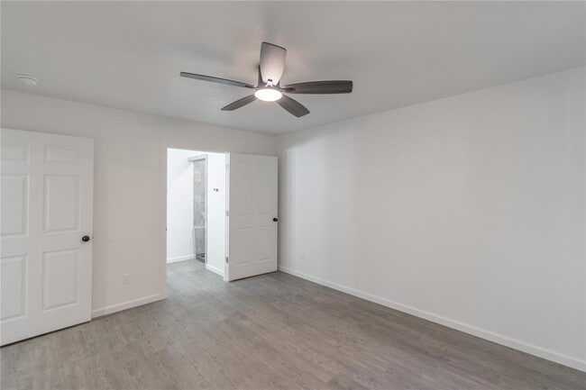 Building Photo - 531 Parkhill Cir