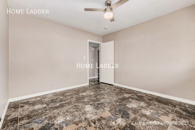 Building Photo - 1338 W Culver St