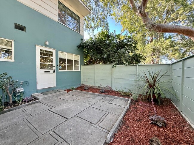 Building Photo - 5431 Village Grn