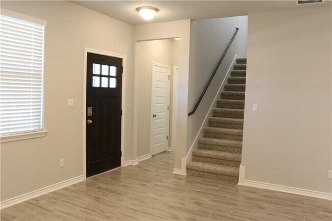 Building Photo - 1124 Oak Chase Wy