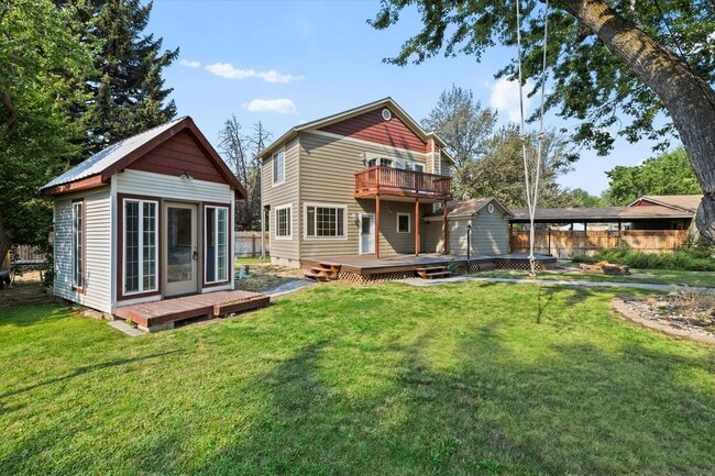 Building Photo - 4 Bed, 4 Bath on .62/acre! Close to BSU!