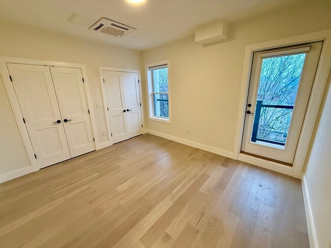 Building Photo - 120 Emerson St