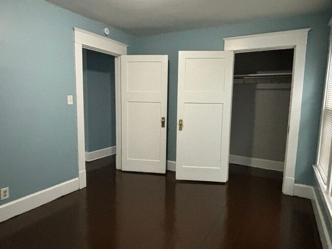 Building Photo - AVAILABLE NOW! Charming 3-Bed, 1-Bath Historic Duplex in Indianapolis!