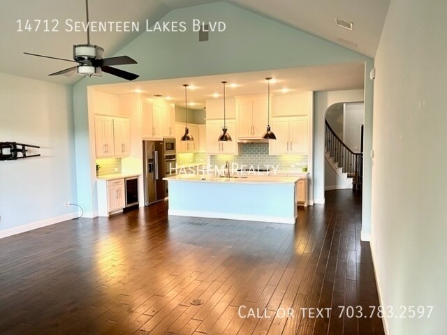 Building Photo - MOVE IN SPECIAL!!!!
