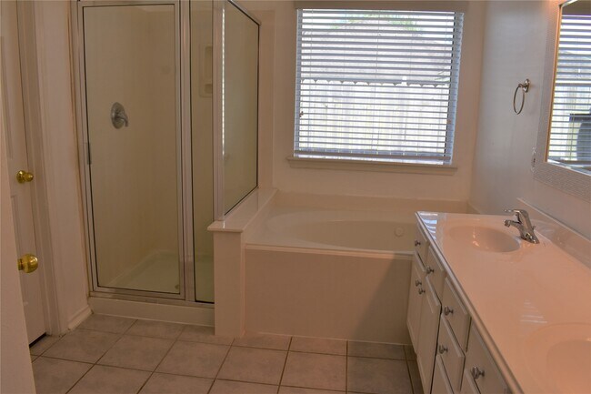 Building Photo - 15318 Ochre Leaf Trail