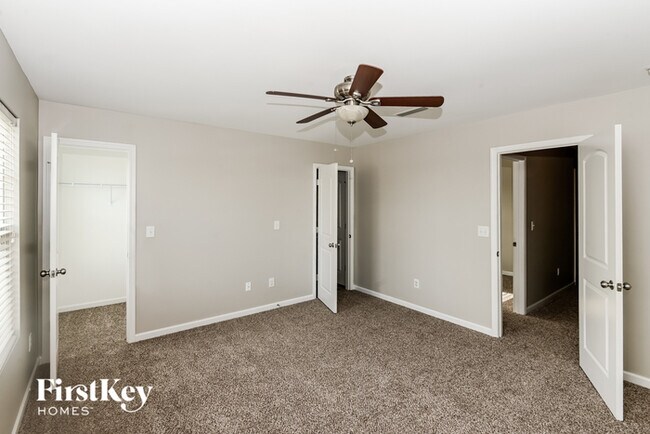 Building Photo - 4194 Broadstairs Dr SW