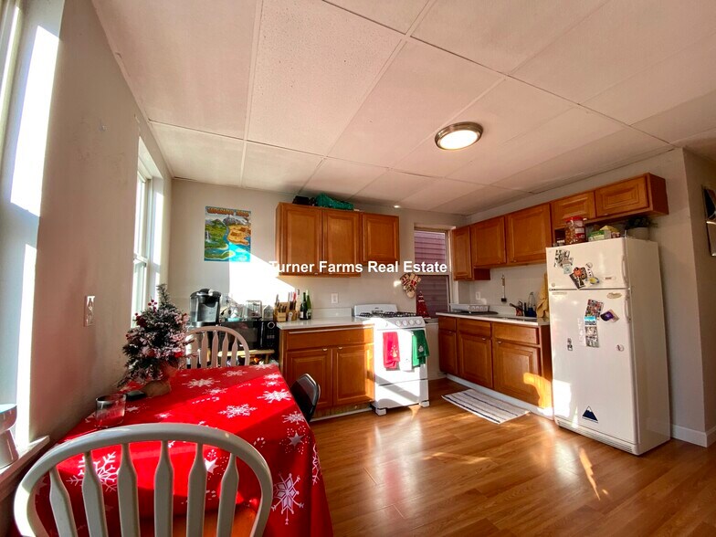 Building Photo - 1572 Tremont St