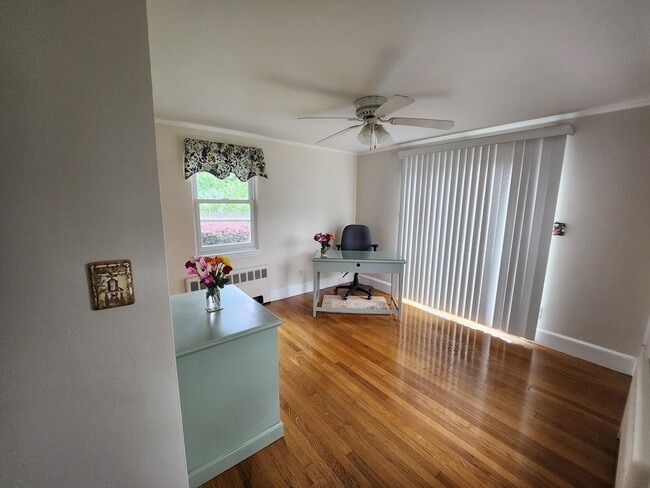 Building Photo - 10 Violet Rd