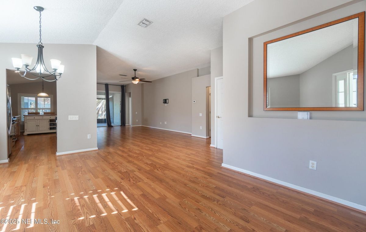 Building Photo - 1325 Fairway Village Dr