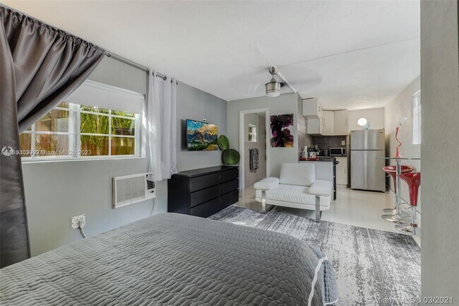 Building Photo - 385 NE 82nd Terrace