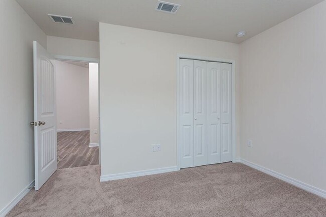 Building Photo - 5664 Peach Dr