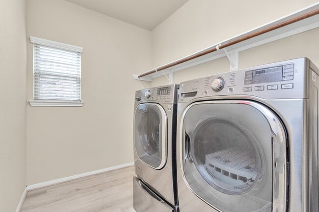 Building Photo - 3018 Shadowbrook Chase Ln