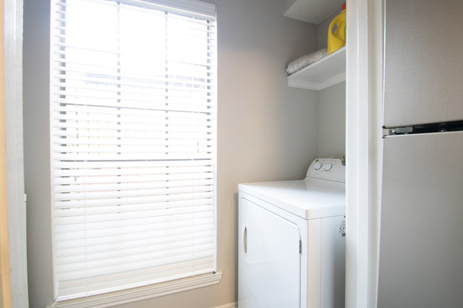 Laundry Area - Las Brisas Apartments